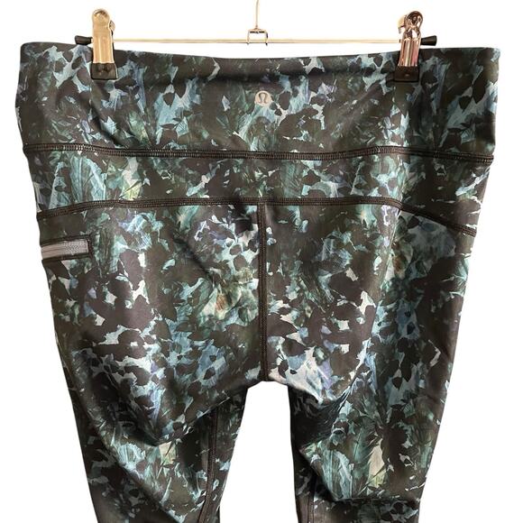 Lululemon 10 Cropped Leggings Running Activewear Blue Black Print Pocket - Picture 11 of 12